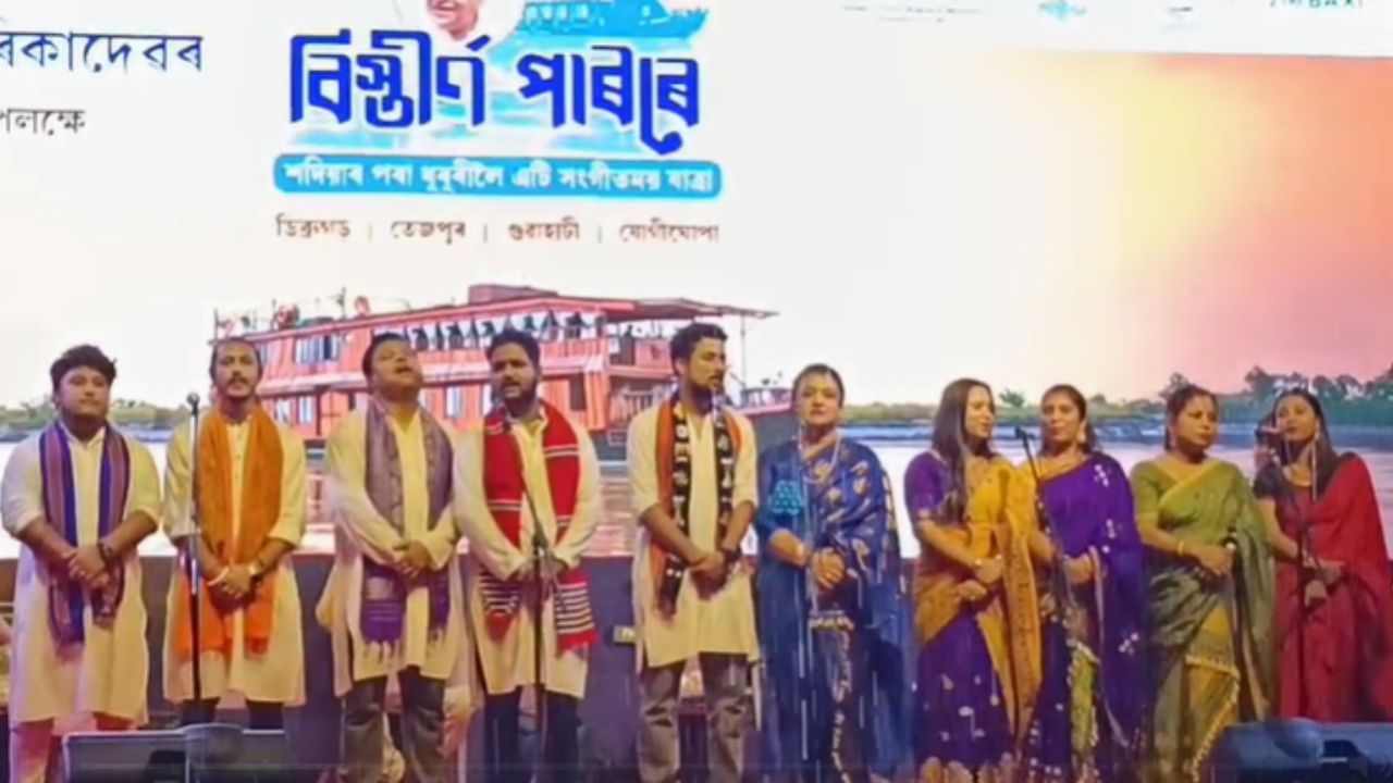 অসমীয়া সমাজ-সংস্কৃতিৰ অন্যতম পুৰোধা ভাৰত ৰত্ন, সুধাকণ্ঠ ড° ভূপেন হাজৰিকাৰ জন্ম শতবাৰ্ষিকী উদযাপন কৰিছে ৰাজ্যবাসীয়ে। ইতিমধ্যে অসম চৰকাৰৰ উদ্যোগত সুধাকণ্ঠৰ প্ৰতি সন্মান প্ৰদৰ্শনেৰে গ্ৰহণ কৰিছে বিস্তৃত কাৰ্যসূচী। সোমবাৰে পাণ্ডুতো আয়োজন কৰা হয় ড০ ভূপেন হাজৰিকাদেৱৰ জন্ম শতবাৰ্ষিকী অনুষ্ঠান।