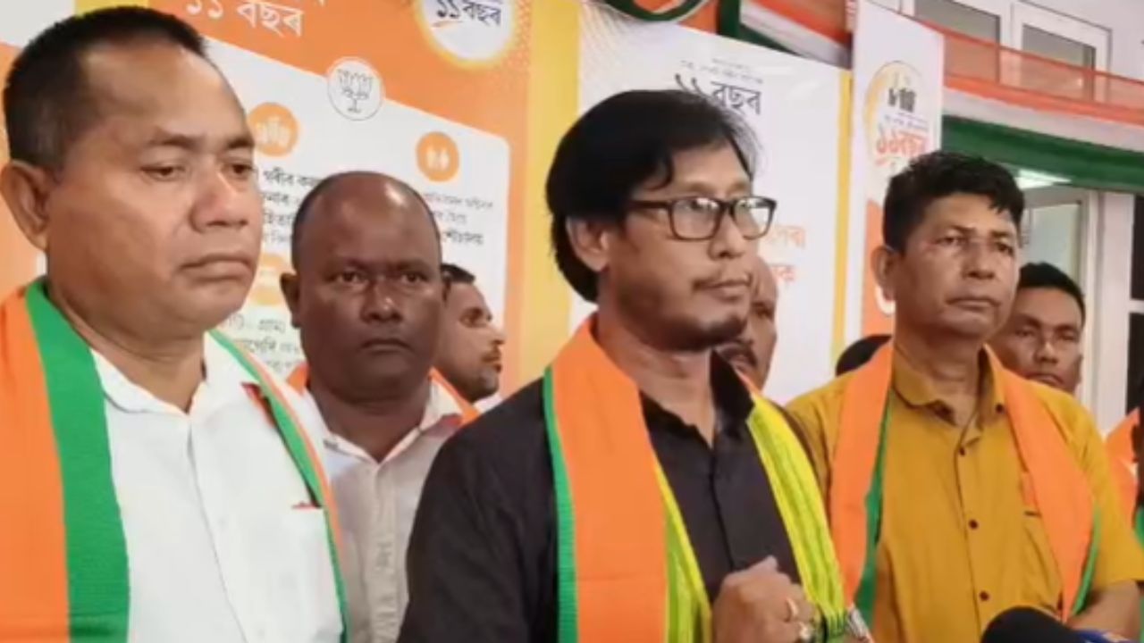 ৰাজনীতিত ক্ষমতা লাগিব, ২৬ ত বিচাৰিব প্ৰাৰ্থিত্ব ! বিজেপিত যোগদান কোচ-ৰাজবংশী নেতা বিশ্বজিৎ ৰায়ৰ