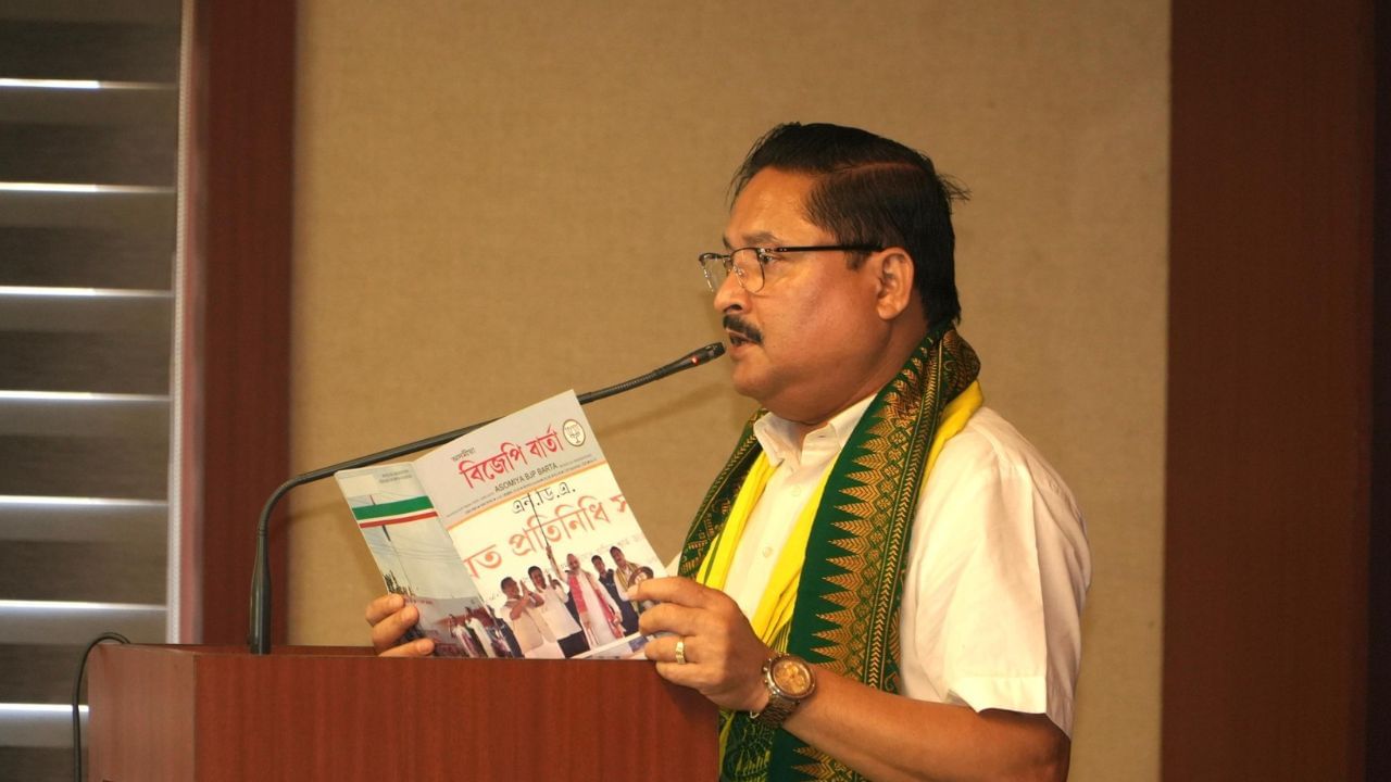 জাতিৰ ইতিহাস আৰু সভ্যতাক বিকৃত ৰূপত ব্যাখ্যা কৰিছে নেকি কংগ্ৰেছে ? বিস্ফোৰক অভিযোগ দিলীপ শইকীয়াৰ