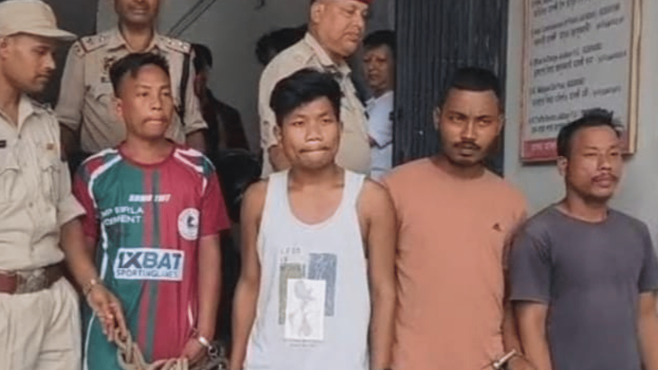ৰাজপথৰ কুকুৰ চুৰি কৰি বিক্ৰী কৰে বহিঃৰাজ্যত! গুৱাহাটীত গ্ৰেপ্তাৰ ৪ জন...