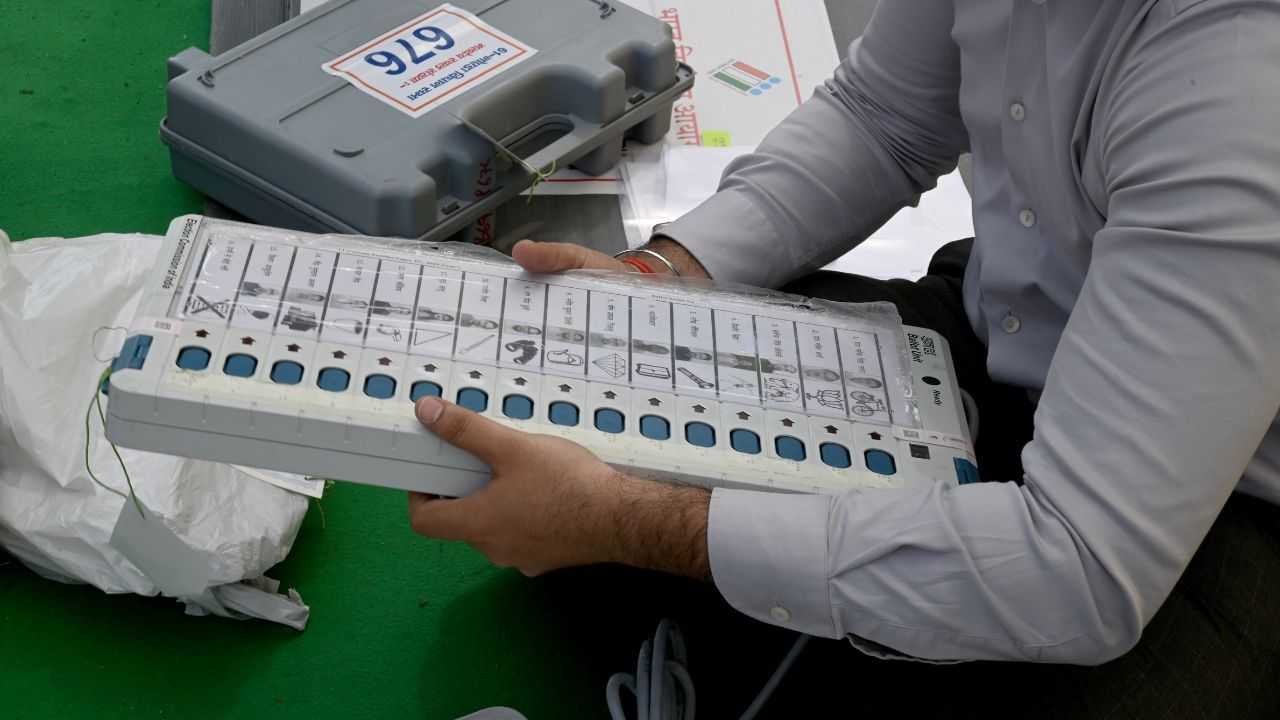এতিয়াৰে পৰা EVM বেলটত থাকিব প্ৰাৰ্থীৰ ৰঙীণ স্পষ্ট ফটো, বিহাৰৰ পৰাই হ’ব আৰম্ভণি