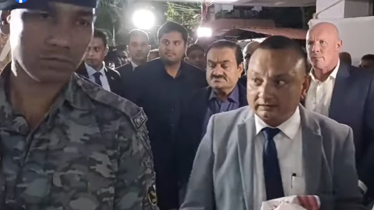 এই ভ্ৰমণৰ সময়ত আদানীয়ে মুখ্যমন্ত্ৰী হিমন্ত বিশ্ব শৰ্মাৰ সৈতে চলি থকা আৰু ভৱিষ্যতৰ আন্তঃগাঁথনি প্ৰকল্প সন্দৰ্ভতো আলোচনা কৰিব বুলি জানিব পৰা গৈছে । তেওঁৰ ভ্ৰমণসূচীৰ এটা ডাঙৰ উল্লেখযোগ্য দিশ হ’ল গুৱাহাটীৰ লোকপ্ৰিয় গোপীনাথ বৰদলৈ আন্তঃৰাষ্ট্ৰীয় বিমানবন্দৰ (আজাৰা বিমানবন্দৰ)ৰ উন্নয়নমূলক কামৰ পৰ্যালোচনা।