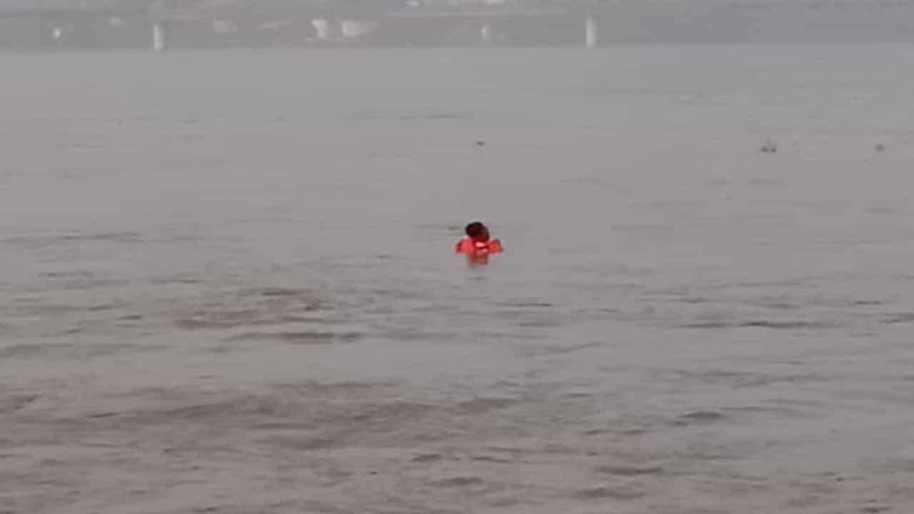 গুৱাহাটীত অঘটন, ব্ৰহ্মপুত্ৰত জাপ জুবিন অনুৰাগীৰ !