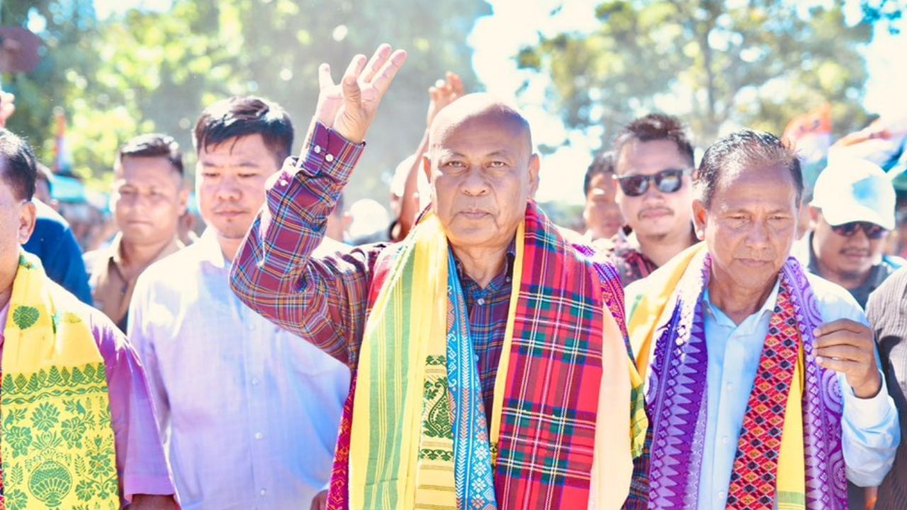 জীৱনত সপোন দেখা নাই হাগ্ৰামা মহিলাৰীয়ে! প্ৰমোদ বড়োক প্ৰত্যুত্তৰ দি কৰিলে এনে মন্তব্য… জীৱনত সপোন দেখা নাই হাগ্ৰামা মহিলাৰীয়ে! প্ৰমোদ বড়োক প্ৰত্যুত্তৰ দি কৰিলে এনে মন্তব্য…