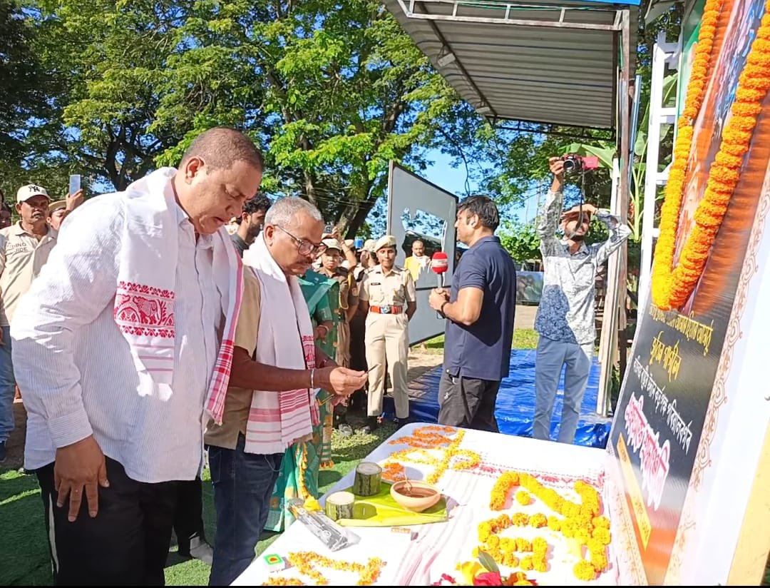 কাজিৰঙা লোকসভা সমষ্টিৰ সাংসদ কামাখ্যা প্ৰসাদ তাছাই আজি ফিটা কাটি চলিত পৰ্যটন বৰ্ষৰ বাবে মুকলি কৰে কাজিৰঙাৰ বাগৰি বনাঞ্চল। তেওঁৰ সৈতে উপস্থিত থাকে বিধায়ক মৃণাল শইকীয়া, কাজিৰঙা ৰাষ্ট্ৰীয় উদ্যানৰ ডাইৰেক্টৰ সোণালী ঘোষ, নগাঁও জিলাৰ আয়ুক্ত আৰু অন্যান্য বিষয়াসকল।