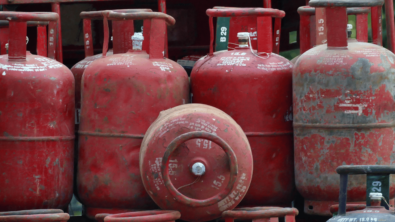 Free LPG Connection: উৎসৱৰ বতৰত ভাল খবৰ! ২৫ লাখ লোকে পাব LPG ৰ বিনামূলীয়া সংযোগ…