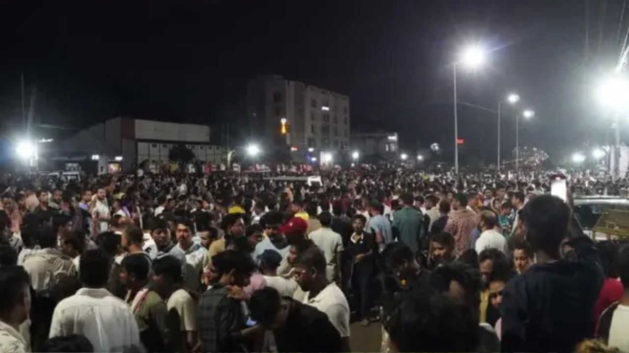 তেওঁ গানৰ, তেওঁ প্ৰাণৰ… সৰুসজাইত জুবিনৰ কাষত লক্ষ লক্ষ অনুৰাগী তেওঁ গানৰ, তেওঁ প্ৰাণৰ… সৰুসজাইত জুবিনৰ কাষত লক্ষ লক্ষ অনুৰাগী