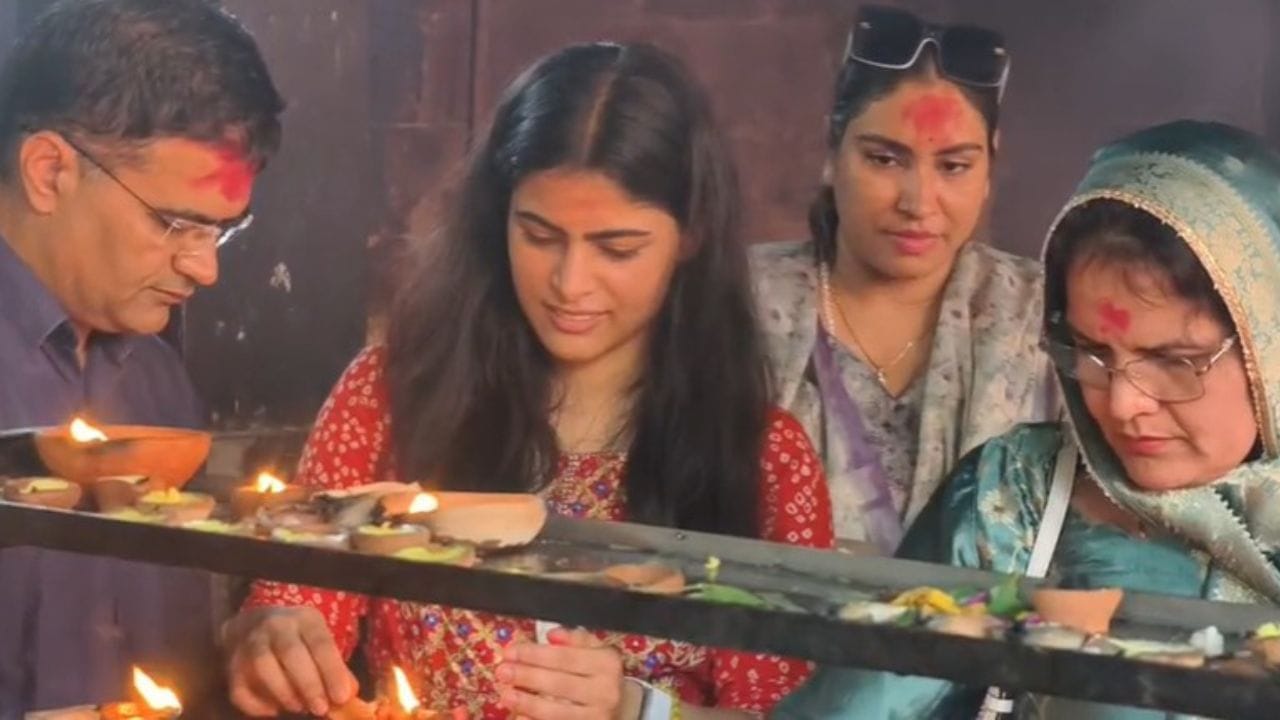 প্ৰত্যেক বছৰে ৩ ছেপ্টেম্বৰ তাৰিখে অভিৰুচি ক্ৰীড়া দিৱস পালন কৰি অহা হৈছে। আজি কলাক্ষেত্ৰত ভোগেশ্বৰ বৰুৱা ৰাষ্ট্ৰীয় ক্ৰীড়া বঁটা অনুষ্ঠানত অংশগ্ৰহণ কৰিব শ্বুটাৰ মনু ভাকৰে। তাৰ পূৰ্বে মা কামাখ্যাৰ আশিস লয়।