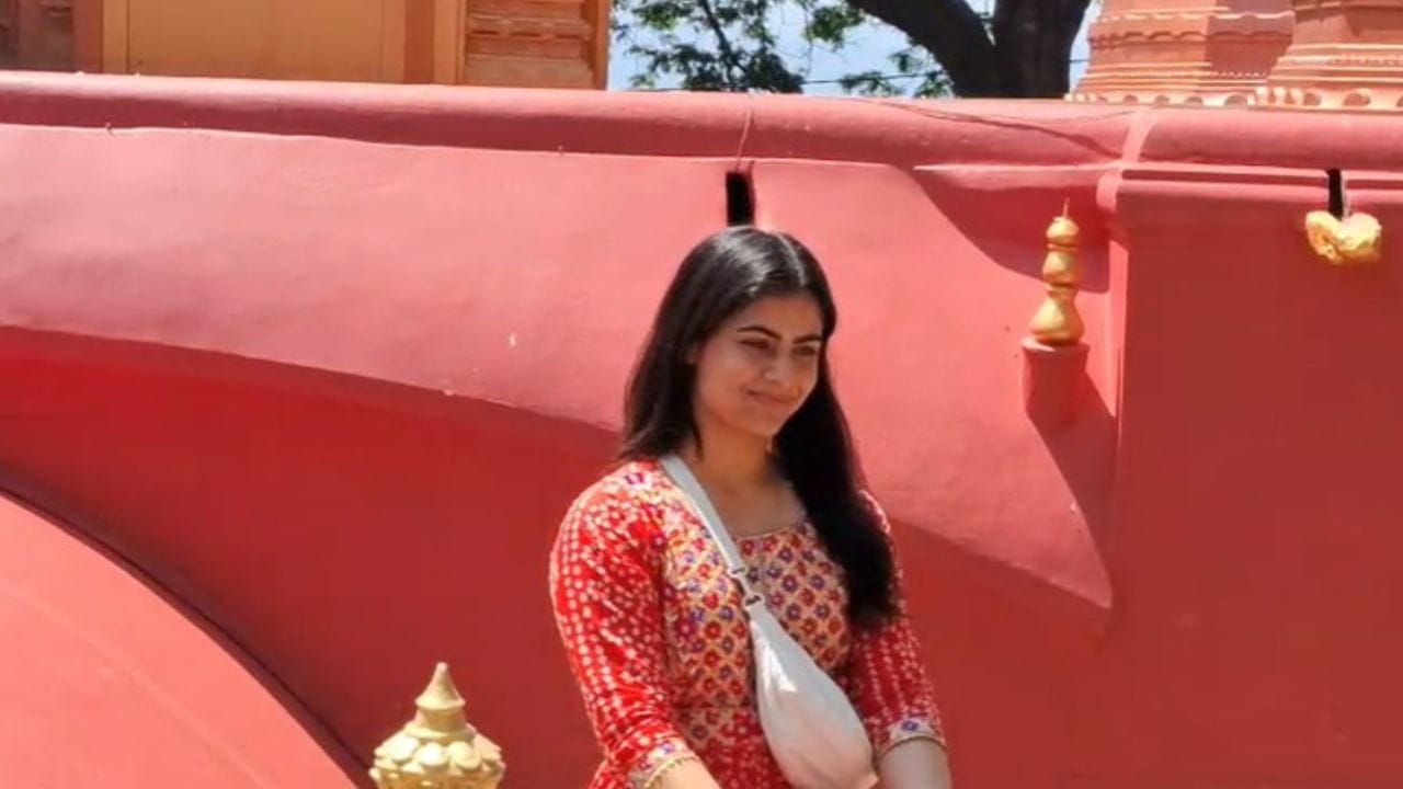 মঙলবাৰে গুৱাহাটীত উপস্থিত হৈছিল অলিম্পিক পদকজয়ী খেলুৱৈগৰাকী। আজি ভোগেশ্বৰ বৰুৱা ৰাষ্ট্ৰীয় ক্ৰীড়া বঁটা অনুষ্ঠানত অংশগ্ৰহণ কৰিব মনু ভাকেৰে।