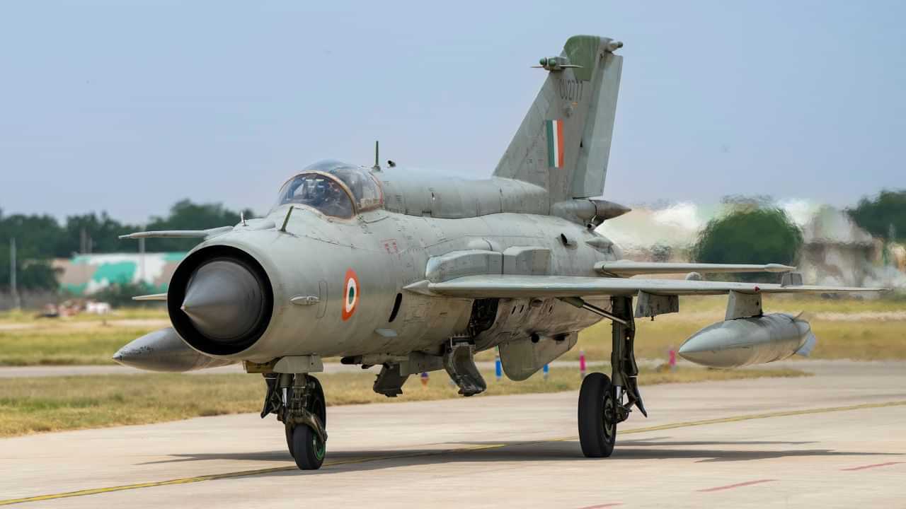 এটা যুগৰ অন্ত, অৱসৰ ল’ব ভাৰতৰ ফ্লাইং কফিন MiG-21 য়ে, এই যুঁজাৰু বিমানখনৰ অভিলেখ চাওক...
