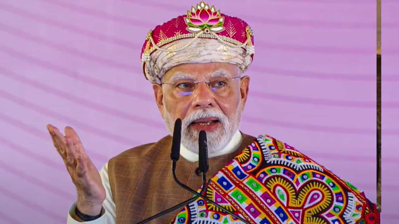 প্ৰধানমন্ত্ৰী মোদীক ত্যাগ আৰু নিষ্ঠাৰ প্ৰতীক হিচাপে অভিহিত অমিত শ্বাহৰ, শুভেচ্ছা জনালে অসমৰ মুখ্যমন্ত্ৰীয়ে...