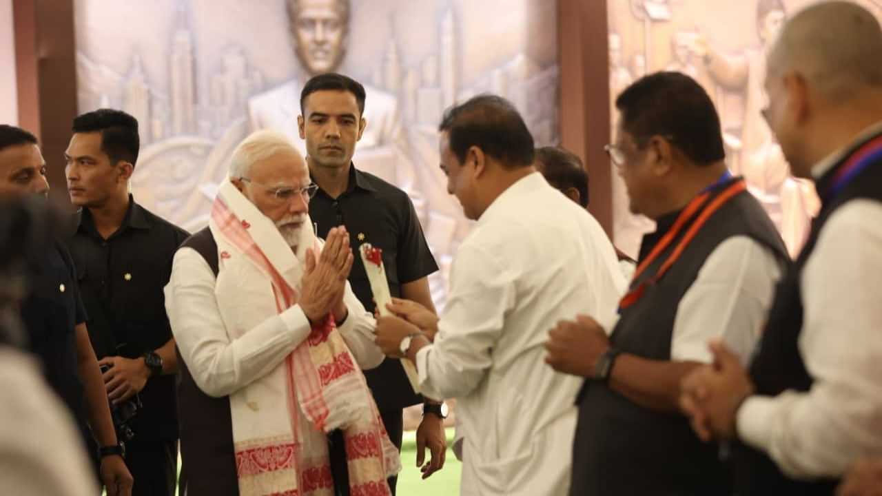 প্ৰধানমন্ত্ৰী মোদীৰ এই সন্মান কেতিয়াও নাপাহৰে অসমবাসীয়ে, ভূপেন হাজৰিকাৰ জন্ম শতবাৰ্ষিকী অনুষ্ঠানত কি কলে মুখ্যমন্ত্ৰীয়ে?