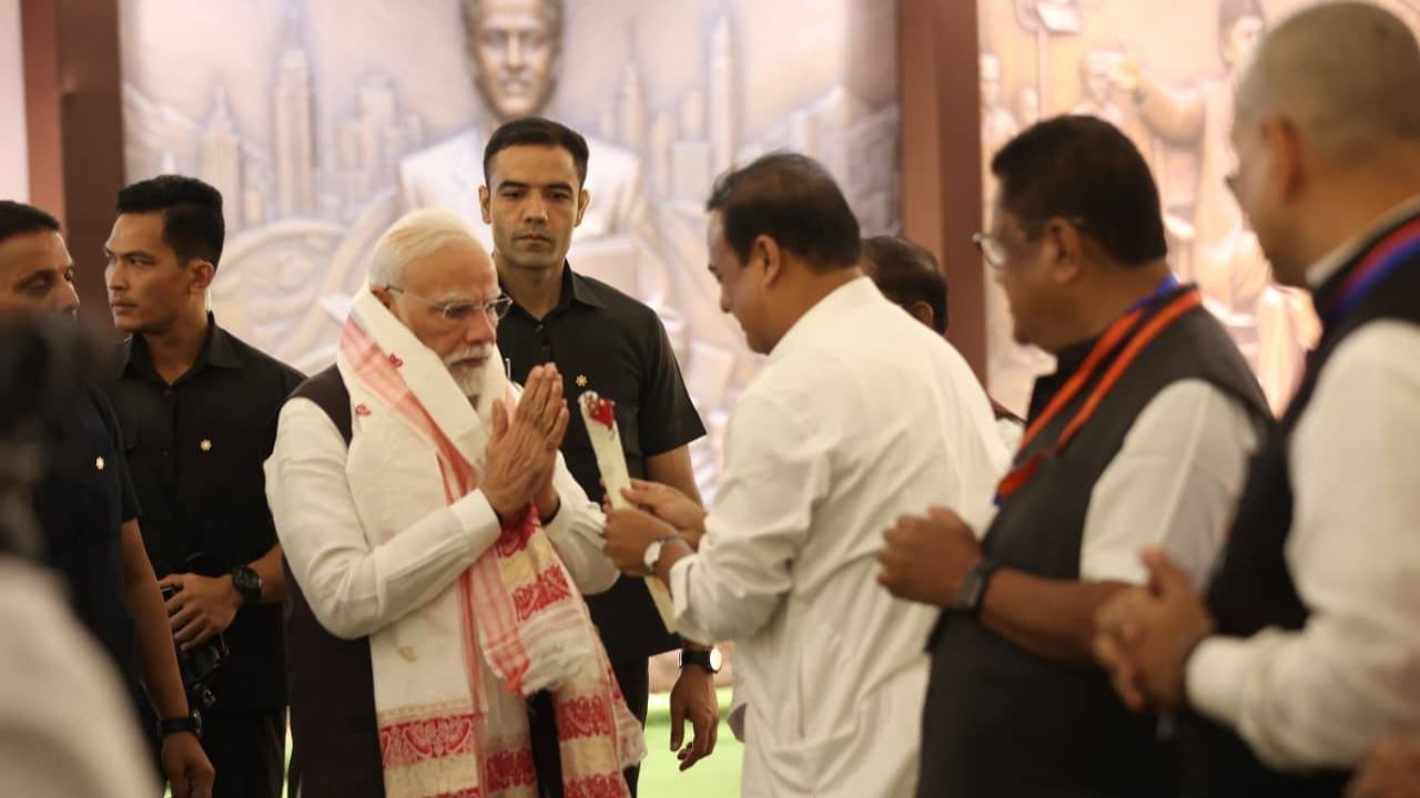 প্ৰধানমন্ত্ৰী মোদীৰ এই সন্মান কেতিয়াও নাপাহৰে অসমবাসীয়ে, ভূপেন হাজৰিকাৰ জন্ম শতবাৰ্ষিকী অনুষ্ঠানত কি ক’লে মুখ্যমন্ত্ৰীয়ে?