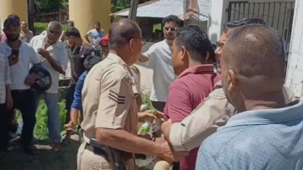 বিটিচি নিৰ্বাচনৰ মনোনয়ন দাখিল পৰ্ব চলি থকাৰ মাজতে মাৰপিটৰ ঘটনা…