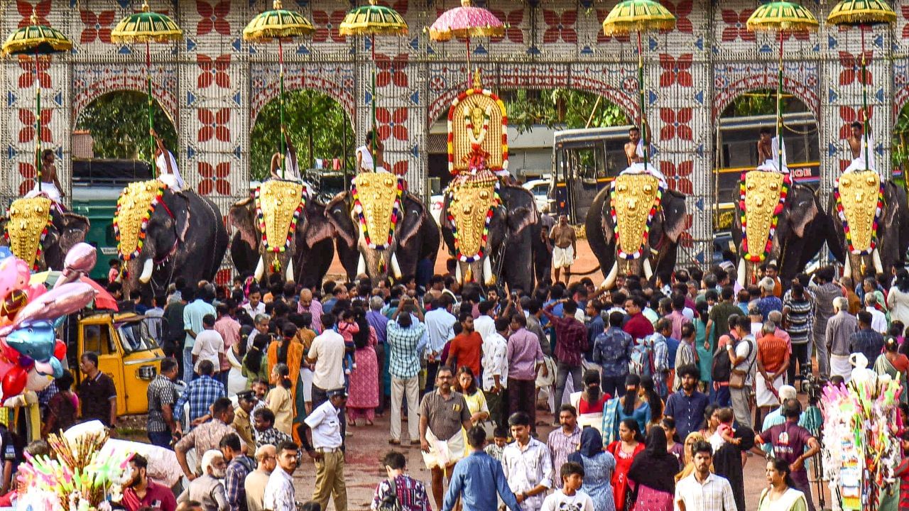 এই ওনাম উৎসৱৰ বতৰত ৰাজ্যবাসীক সকাহ প্ৰদানৰ বাবে চৰকাৰে ১৩টা অত্যাৱশ্যকীয় সামগ্ৰী ৰাজসাহায্যযুক্ত মূল্যত যোগান ধৰাৰ ব্যৱস্থা কৰিছিল। লগতে দৈনিক ব্যৱহাৰৰ অন্যান্য সামগ্ৰীসমূহক ১০ৰ পৰা ৪০ শতাংশলৈকে ৰেহাই দিয়া হয়।