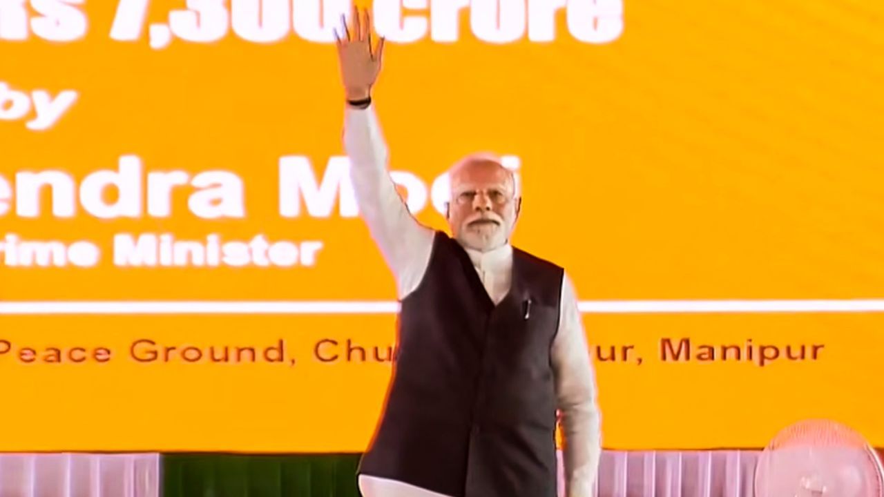 গোষ্ঠী সংঘৰ্ষৰ দুবছৰ পাছত মণিপুৰত প্ৰধানমন্ত্ৰী, সংঘৰ্ষৰ ভুক্তভোগীৰে আলাপ, ৭৩০০ কোটিৰো অধিক মূল্যৰ প্ৰকল্পৰ আধাৰশিলা গোষ্ঠী সংঘৰ্ষৰ দুবছৰ পাছত মণিপুৰত প্ৰধানমন্ত্ৰী, সংঘৰ্ষৰ ভুক্তভোগীৰে আলাপ, ৭৩০০ কোটিৰো অধিক মূল্যৰ প্ৰকল্পৰ আধাৰশিলা