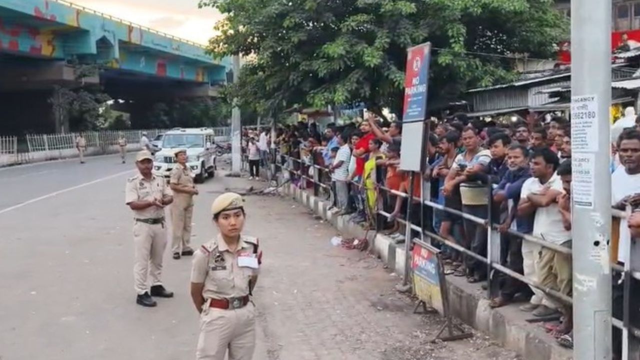 কটকটীয়া নিৰাপত্তাৰ মাজেৰে খানাপাৰাত উপস্থিত হয় প্ৰধানমন্ত্ৰী । খানাপাৰাত অনুষ্ঠিত আজি সুধাকণ্ঠৰ এই জন্ম শতবাৰ্ষিকী অনুষ্ঠানত অংশ ল’ব প্ৰধানমন্ত্ৰীগৰাকীয়ে।