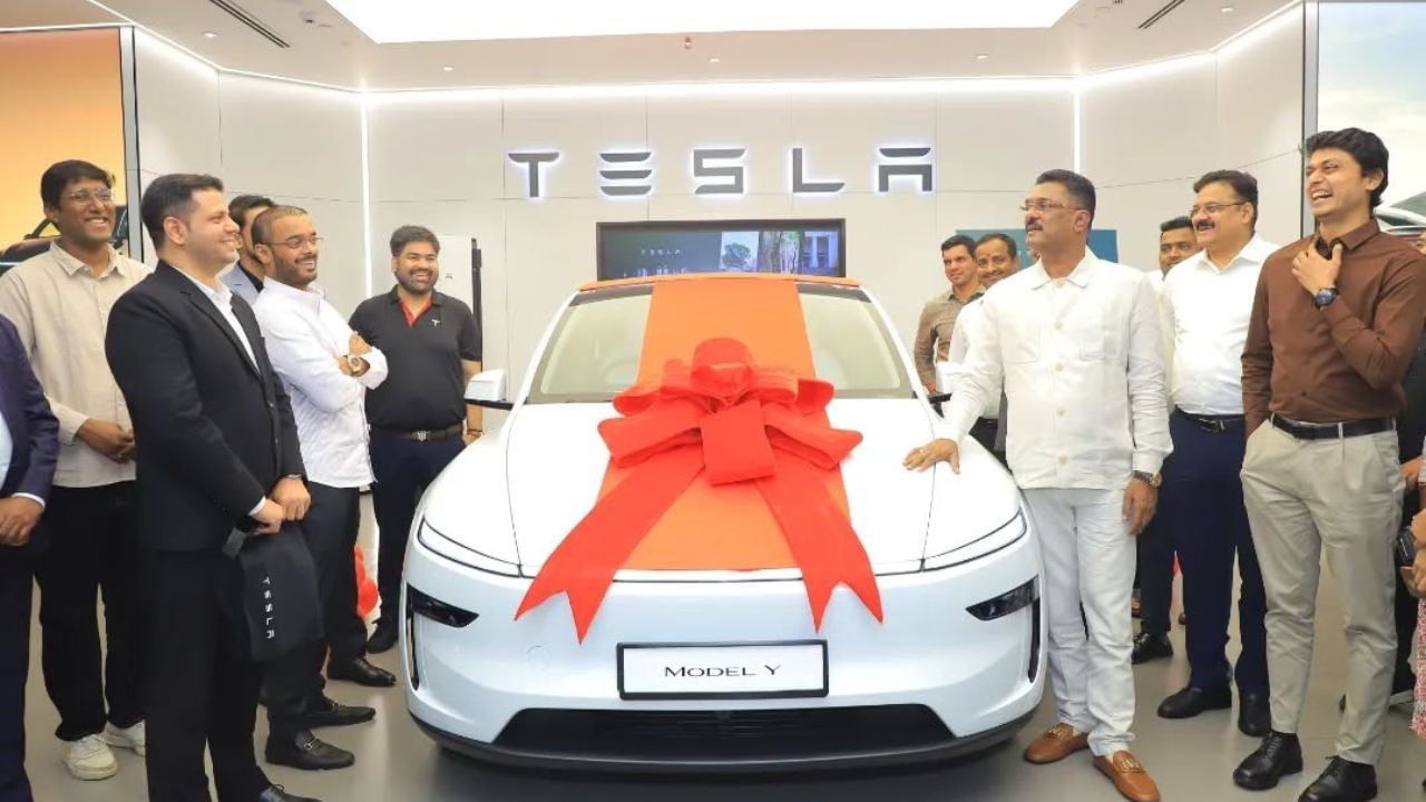 Tesla Car in India: ভাৰতত প্ৰথমখন ‘টেচলা’ৰ গাড়ী ক্ৰয় কৰে মহাৰাষ্ট্ৰৰ পৰিবহণ মন্ত্ৰী প্ৰতাপ সৰনাইকে Tesla Car in India: ভাৰতত প্ৰথমখন ‘টেচলা’ৰ গাড়ী ক্ৰয় কৰে মহাৰাষ্ট্ৰৰ পৰিবহণ মন্ত্ৰী প্ৰতাপ সৰনাইকে