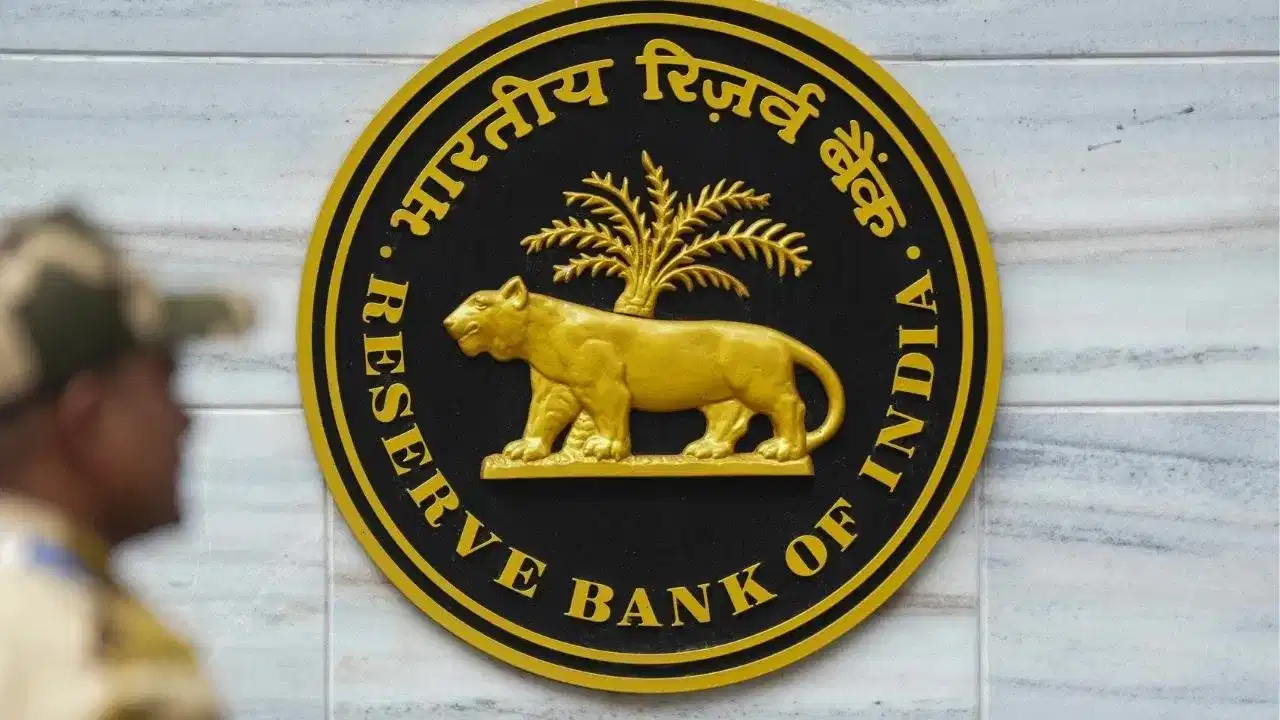 অনলাইন প্ৰৱঞ্চনাৰ বিৰুদ্ধে কঠোৰ RBI, নতুন নিয়ম প্ৰৱৰ্তন...