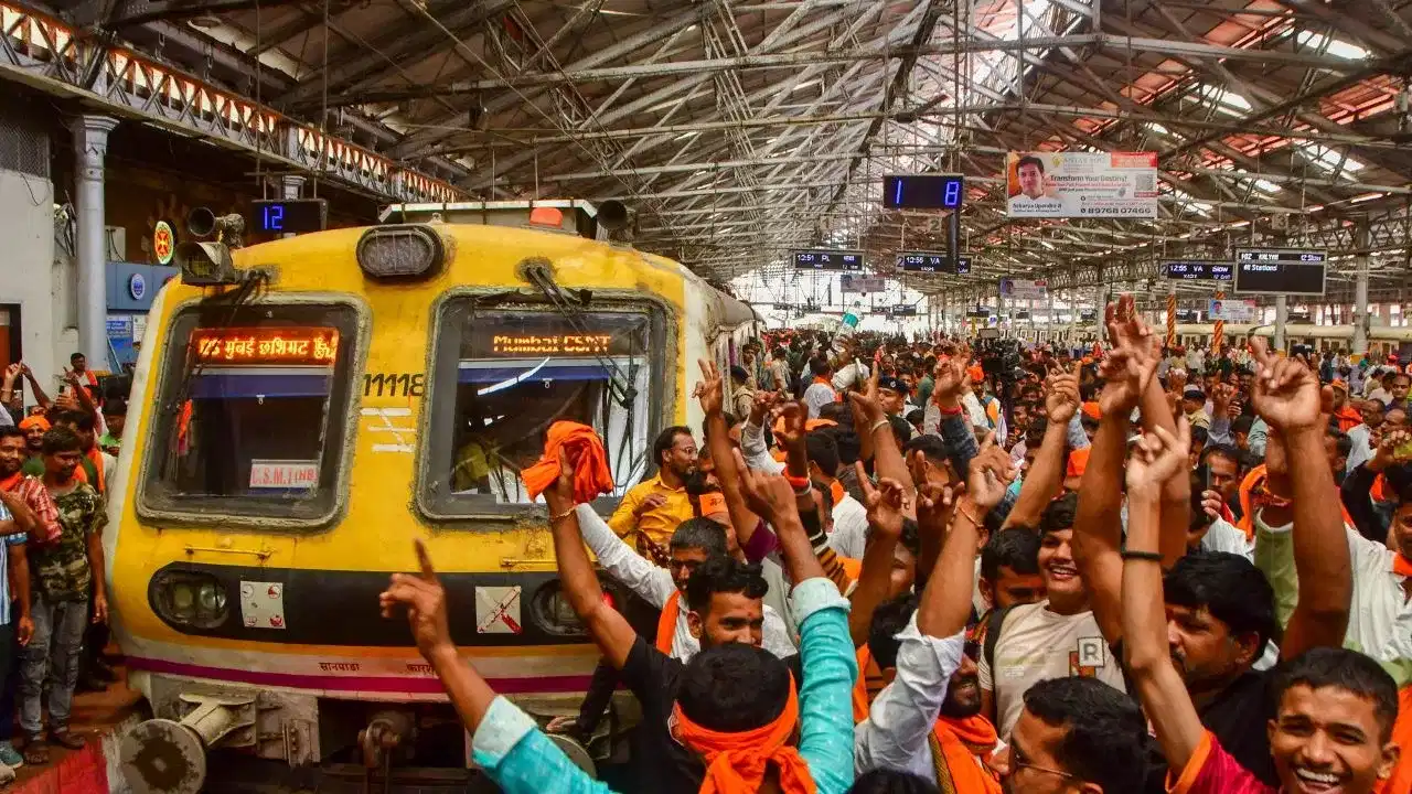Indian Railway: ৰেলকৰ্মীৰ ৰক্ষক SBI, প্ৰতিটো পৰিয়ালে পাব ১ কোটি টকা