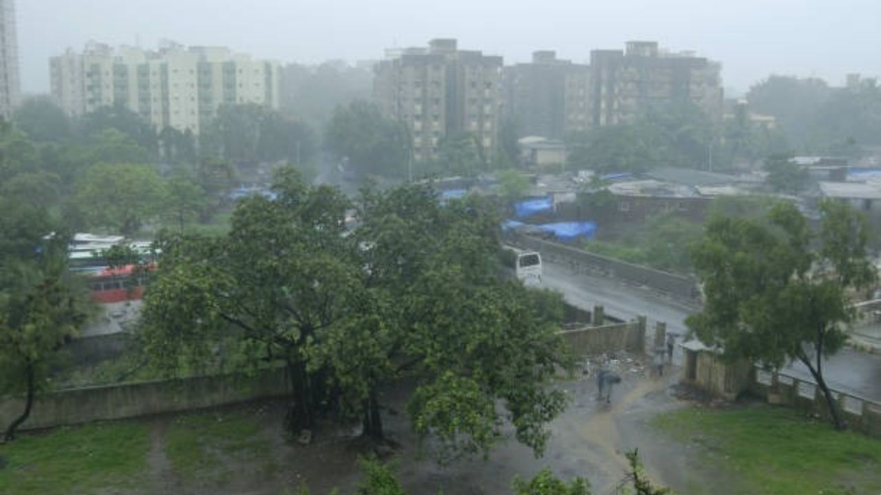 জুবিনৰ শ্ৰদ্ধাঞ্জলি অনুষ্ঠানৰ মাজতে সৰুসজাইত বৰষুণ, পৰৱৰ্তী দুদিনত কেনে হ’ব গুৱাহাটীৰ বতৰ? জুবিনৰ শ্ৰদ্ধাঞ্জলি অনুষ্ঠানৰ মাজতে সৰুসজাইত বৰষুণ, পৰৱৰ্তী দুদিনত কেনে হ’ব গুৱাহাটীৰ বতৰ?