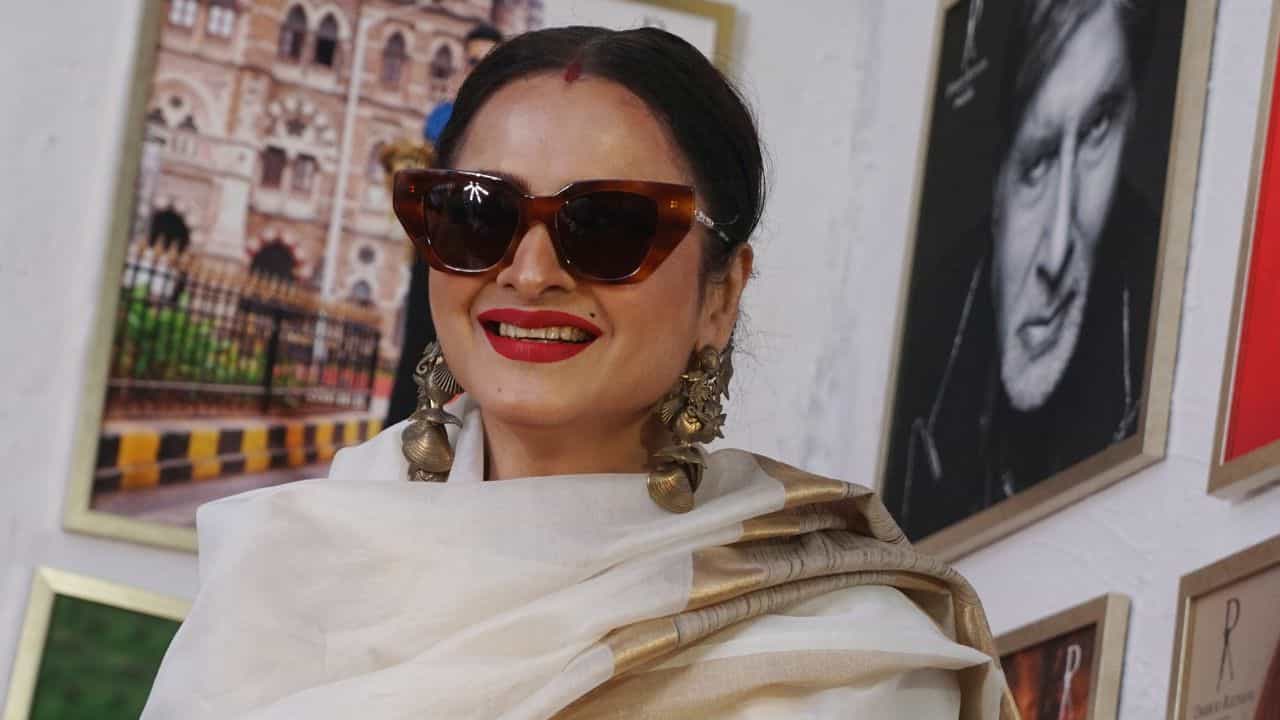 উৰাবাতৰিয়ে কাঢ়ি নিছিল ৰেখাৰ বিবাহিত জীৱনৰ সুখ! তাৰ পিছত কি কৰিছিল ৰহস্যময়ী ৰেখাই? উৰাবাতৰিয়ে কাঢ়ি নিছিল ৰেখাৰ বিবাহিত জীৱনৰ সুখ! তাৰ পিছত কি কৰিছিল ৰহস্যময়ী ৰেখাই?