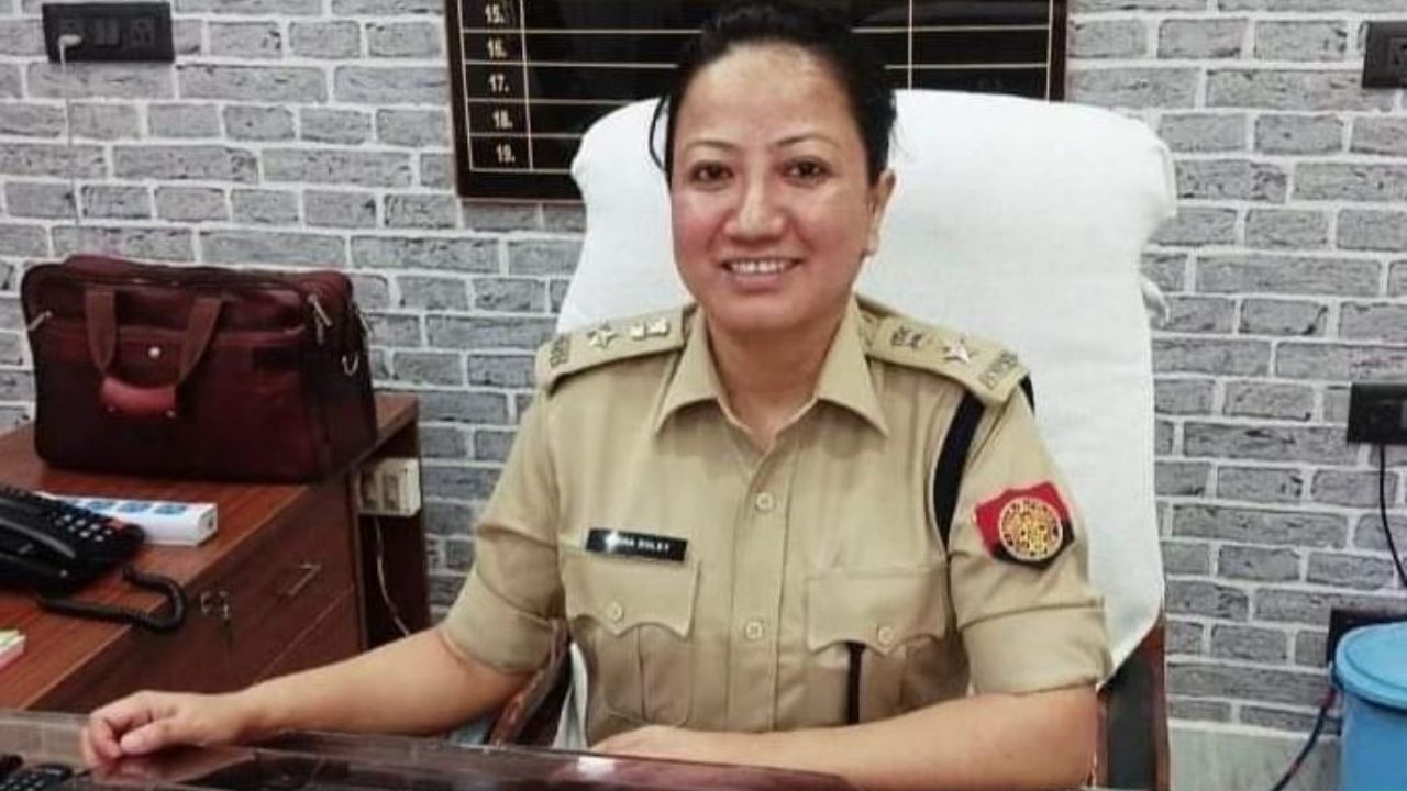 আকৌ চৰ্চাত লীনা দলে, মাতৃ-কন্যাৰ বিৰুদ্ধে দিল্লী বিশ্ববিদ্যালয়ৰ গোচৰ