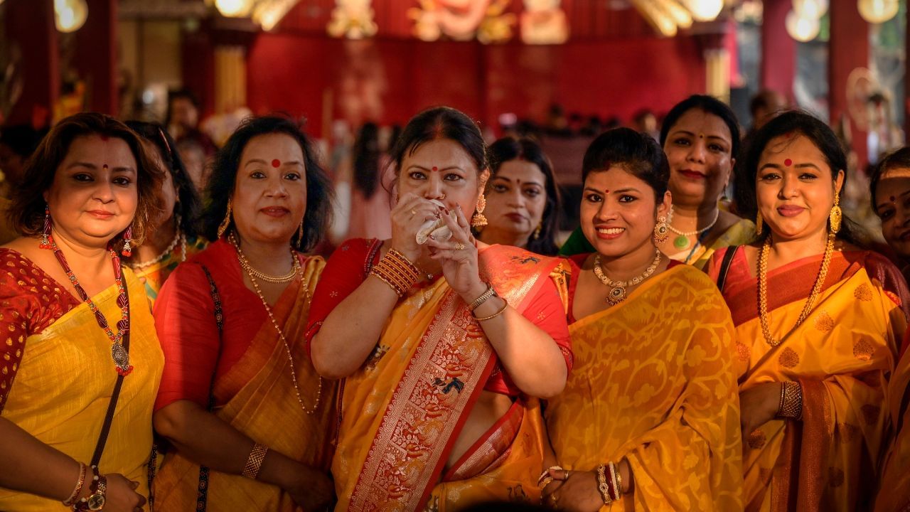 শংখ বজালে শাৰীৰিক আৰু মানসিক স্বাস্থ্যৰ কি কি উপকাৰ হয় জানেনে ?