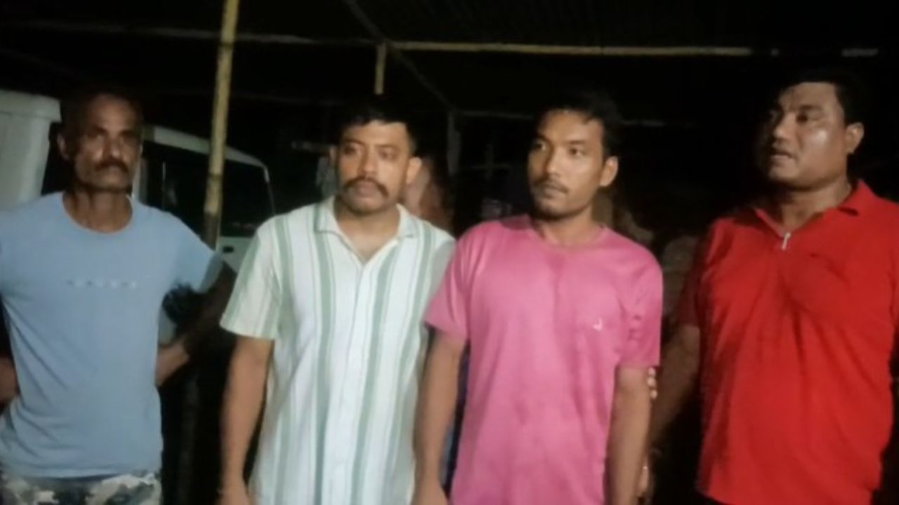 আৰক্ষীয়ে ইতিমধ্যেই এই ১৪লাখ ৭৩হাজাৰ টকা উদ্ধাৰ কৰিছে যদিও বাকীথকা টকাখিনি বৰ্তমানলৈকে উদ্ধাৰ কৰিবলৈ সক্ষম হোৱা নাই৷ কাৰণ ইতিমধ্যে পলায়ন কৰিছে কৰ্মচাৰী বিক্ৰান্ত যশৱাল আৰু অচিনাক্ত লোকজনে৷ দুই অভিযুক্তক বিচাৰি বৰ্তমানেও আৰক্ষীয়ে অব্যাহত ৰাখিছে অনুসন্ধান ৷