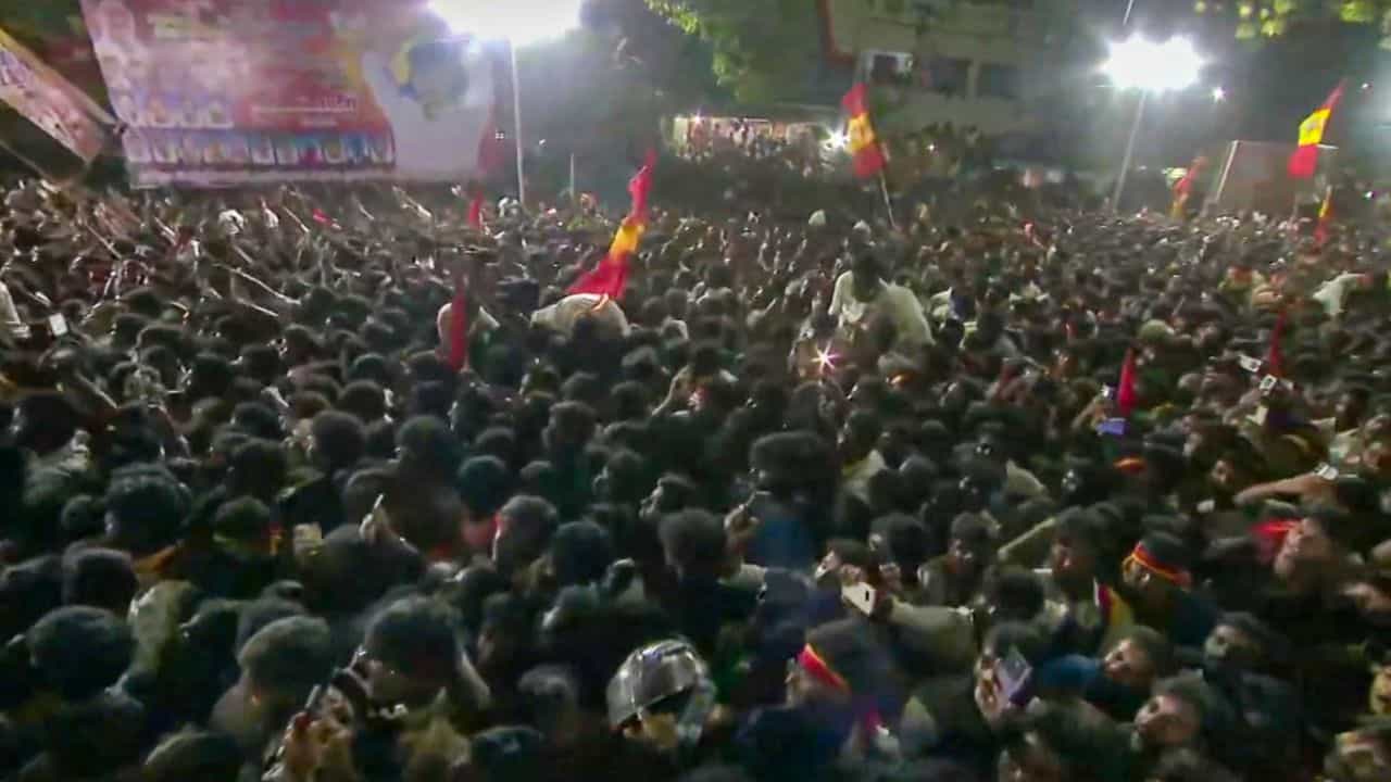 Vijay Rally Stampede: তামিলনাডুৰ শোকাৱহ ঘটনাত নিহতৰ সংখ্যা ৩৯ জনলৈ বৃদ্ধি, ৫১ জন ICU ত চিকিৎসাধীন, ক্ষতিপূৰণ ঘোষণা... Vijay Rally Stampede: তামিলনাডুৰ শোকাৱহ ঘটনাত নিহতৰ সংখ্যা ৩৯ জনলৈ বৃদ্ধি, ৫১ জন ICU ত চিকিৎসাধীন, ক্ষতিপূৰণ ঘোষণা...