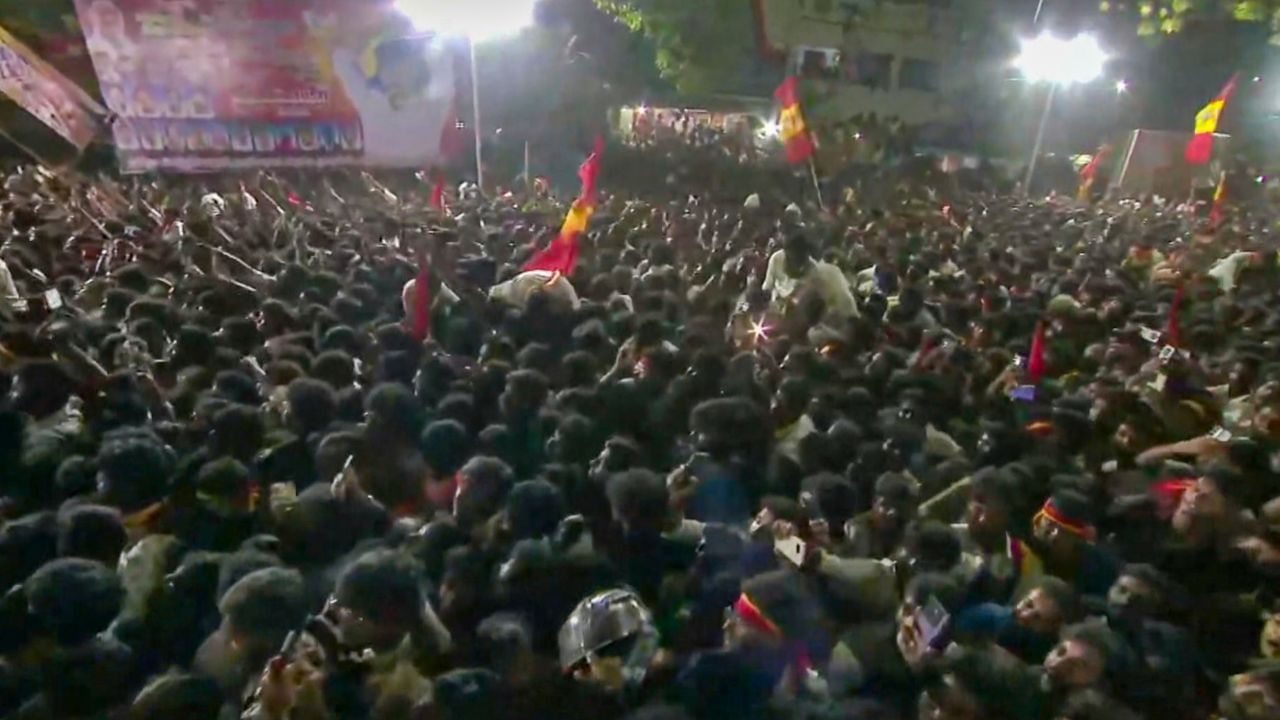 Vijay Rally Stampede: তামিলনাডুৰ শোকাৱহ ঘটনাত নিহতৰ সংখ্যা ৩৯ জনলৈ বৃদ্ধি, ৫১ জন ICU ত চিকিৎসাধীন, ক্ষতিপূৰণ ঘোষণা… Vijay Rally Stampede: তামিলনাডুৰ শোকাৱহ ঘটনাত নিহতৰ সংখ্যা ৩৯ জনলৈ বৃদ্ধি, ৫১ জন ICU ত চিকিৎসাধীন, ক্ষতিপূৰণ ঘোষণা…