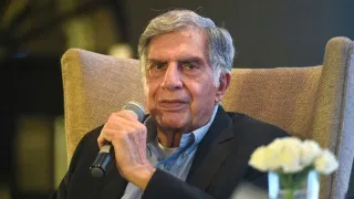 ৰতন টাটাৰ স্বপ্নভঙ্গ, পৃথক হৈছে TATA Motors, এইবাৰ গাড়ী কেনেকৈ বিক্ৰী হ’ব?