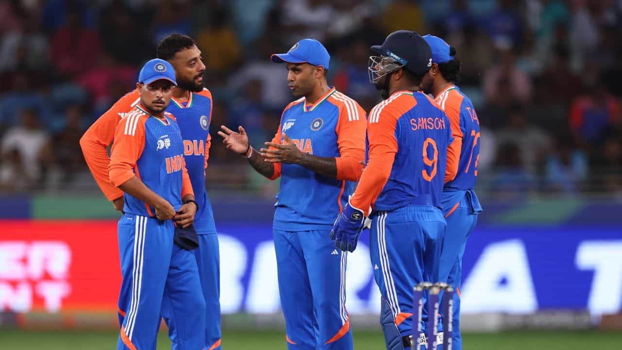 আধাও বিক্ৰী হোৱা নাই ভাৰত-পাক মেচৰ টিকটঃ সংঘাত নহয়, আঁৰৰ কাৰণ এই দুই ক্ৰিকেটাৰ!