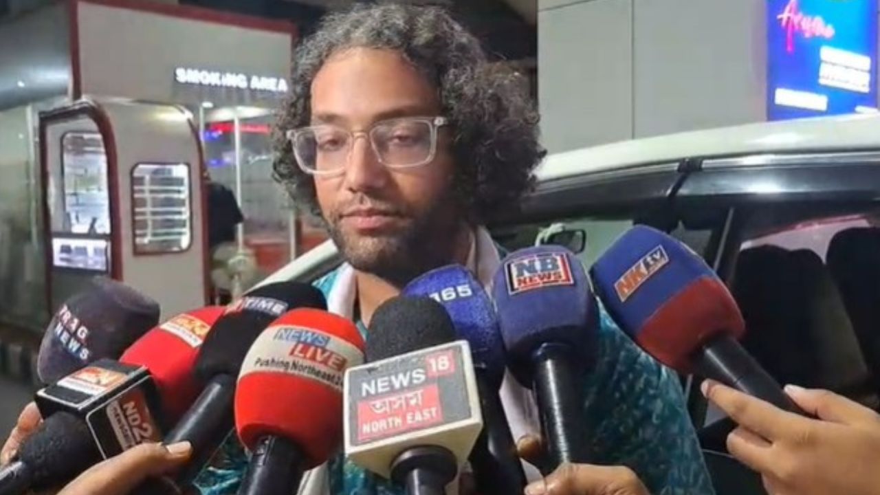 ইফালে অসম চৰকাৰৰ এই পদক্ষেপৰ ধন্যবাদ জনাই ইয়াতকৈ ডাঙৰ উদযাপন একো হ’ব নোৱাৰে বুলি মন্তব্য কৰে ভূপেন হাজৰিকাৰ নাতি তথা তেজ হাজৰিকাৰ পুত্ৰ চেছ হাজৰিকাই।