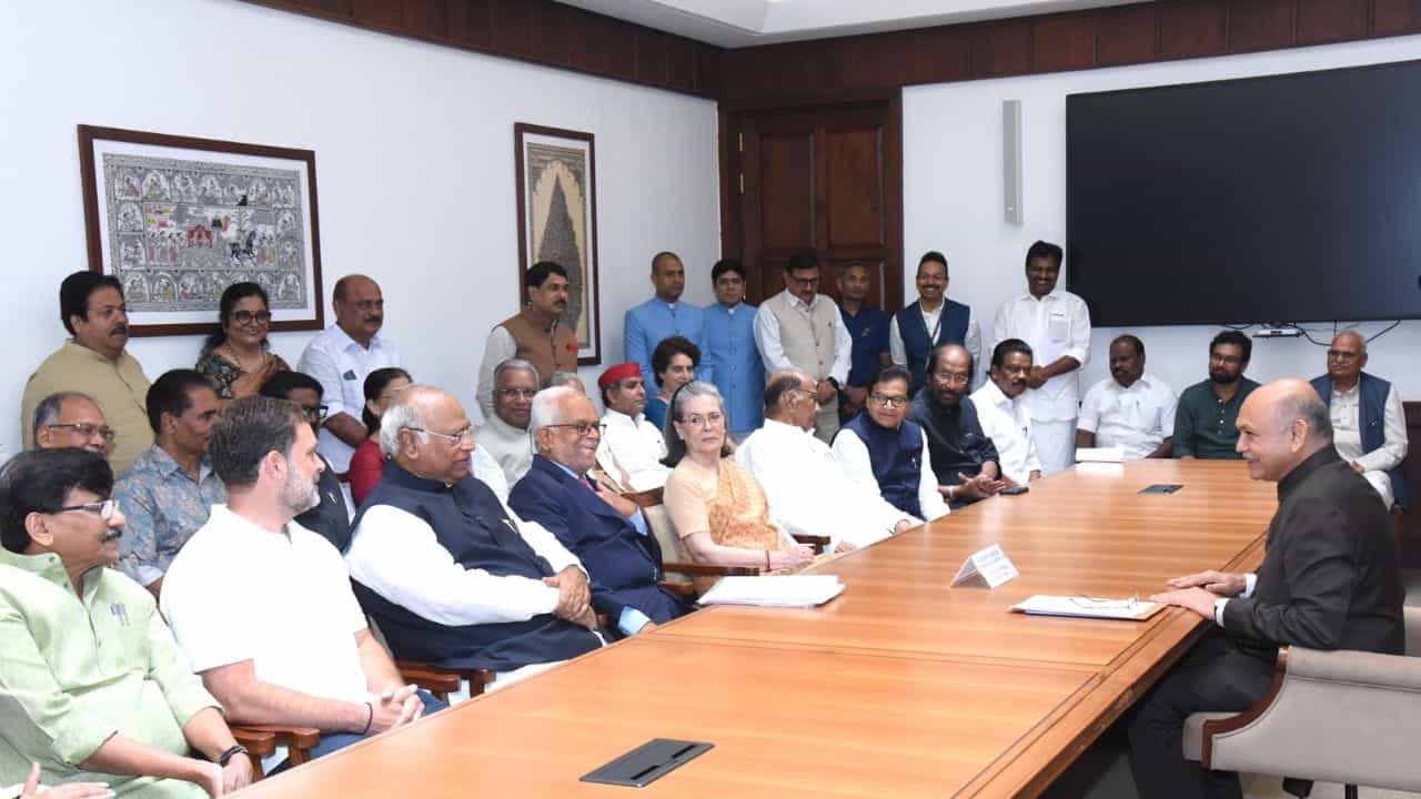 Vice Presidential Poll 2025: ইণ্ডিয়া ব্লকৰ ভোটৰ অংক জংক-পংক, চুকত থাকি বুকত কামুৰিলে কোনে?