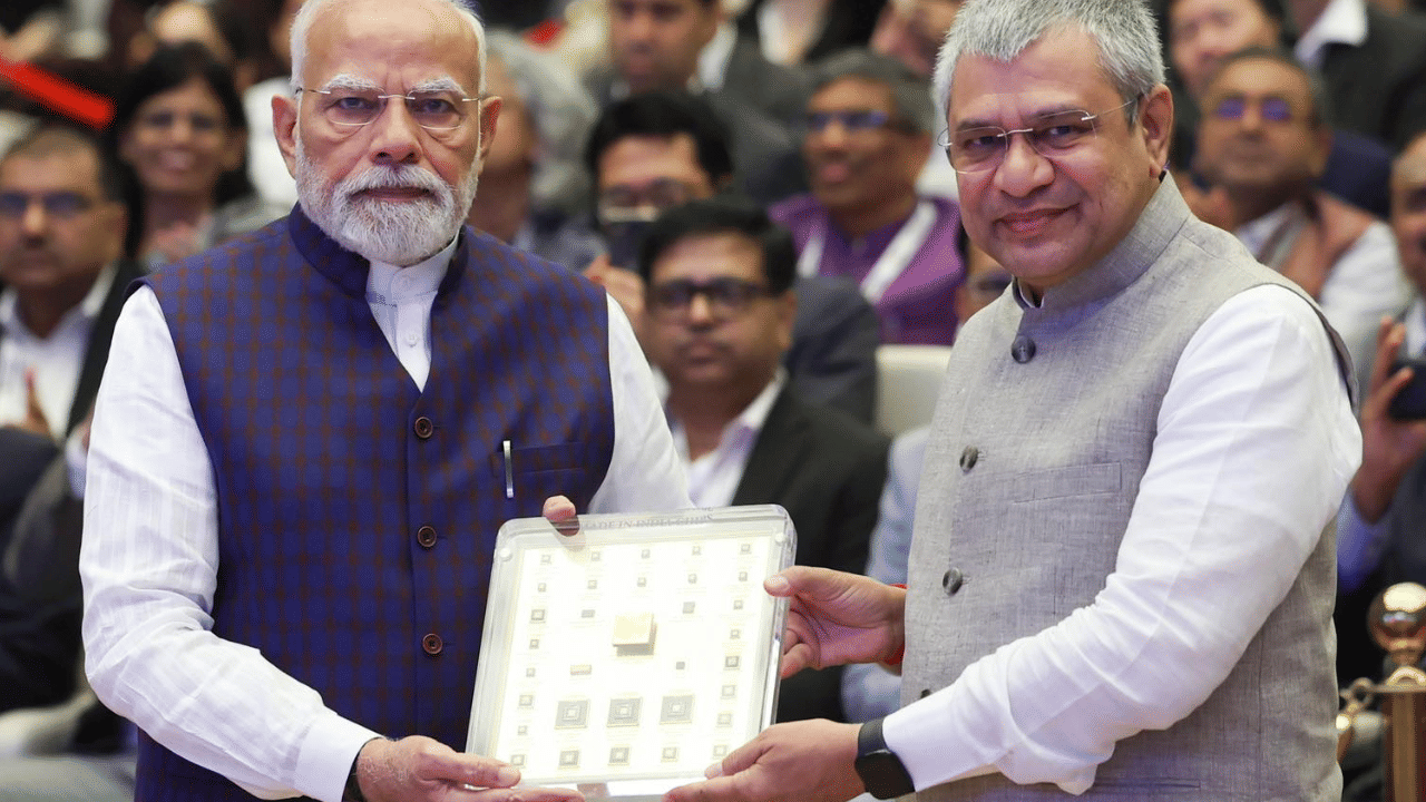 মুকলি ভাৰতত নিৰ্মিত প্ৰথমটো চিপ বিক্ৰম ৩২০১, জানক ইয়াৰ বৈশিষ্ট কি কি…