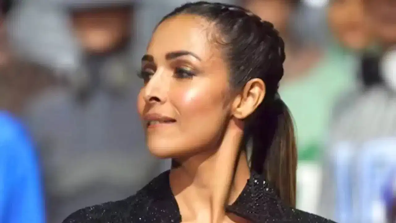 পিতৃতকৈ অলপহে সৰু বলীউডৰ অভিনেত্ৰী মালাইকা! পোহৰলৈ আহিছে এই তথ্য?