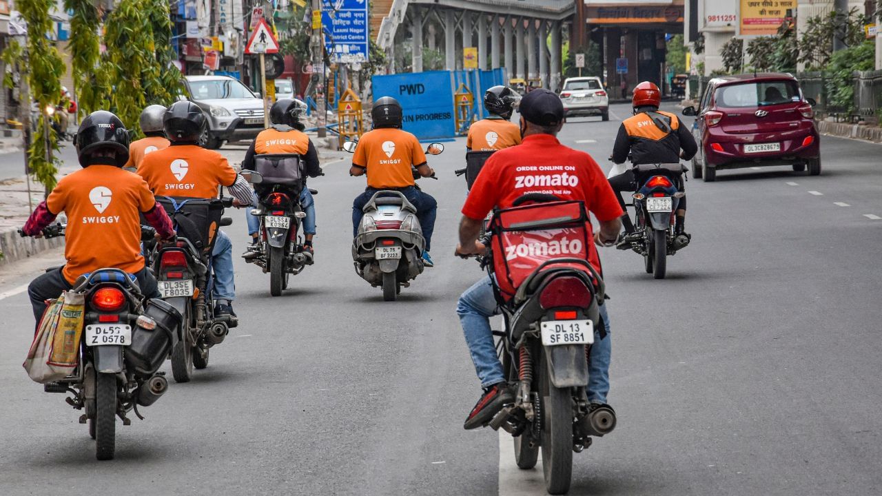 ব্যয়বহুল হ’ব Zomato-Swiggy ৰ খাদ্য ! প্ৰতিটো অৰ্ডাৰত আপুনি অতিৰিক্ত কিমান টকা দিব লাগিব জানেনে? ব্যয়বহুল হ’ব Zomato-Swiggy ৰ খাদ্য ! প্ৰতিটো অৰ্ডাৰত আপুনি অতিৰিক্ত কিমান টকা দিব লাগিব জানেনে?