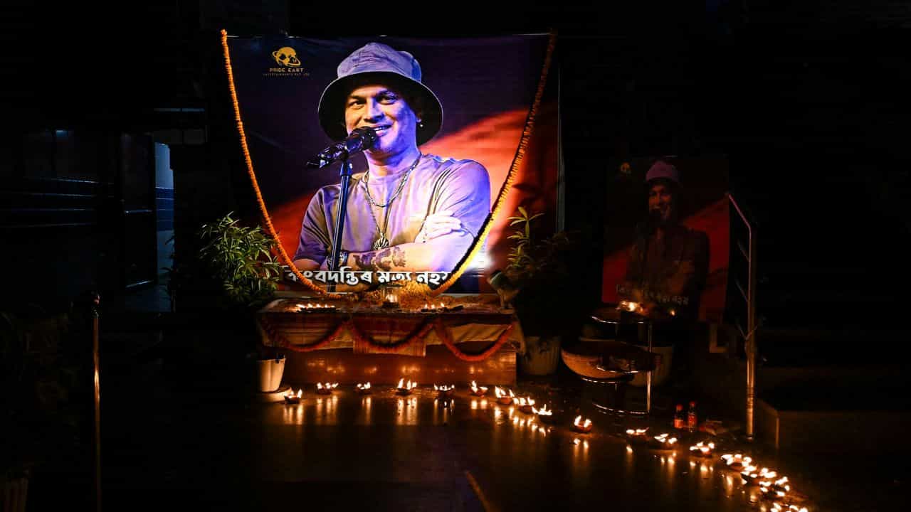 কত হব জুবিনৰ শেষকৃত্য ? স্থান নিশ্চিত কৰিলে প্ৰশাসনে...