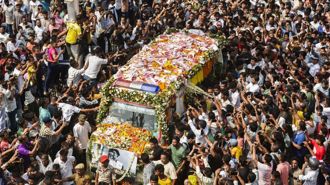 ৰাজহুৱা শ্ৰদ্ধাঞ্জলিৰ বাবে সৰুসজাইত কিমান দিন ৰখা হ’ব জুবিনৰ নশ্বৰদেহ ? ৰাজহুৱা শ্ৰদ্ধাঞ্জলিৰ বাবে সৰুসজাইত কিমান দিন ৰখা হ’ব জুবিনৰ নশ্বৰদেহ ?