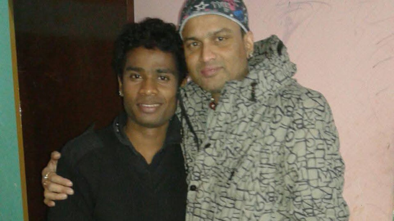 মুখ্যমন্ত্ৰীয়ে লগতে কয়, জুবিন গাৰ্গ কি আছিল, সেয়া প্ৰত্যেকেই অনুধাৱন কৰিব পাৰিছে৷ জুবিন আছিল প্ৰকৃত শিল্পী, যিয়ে মাটি আৰু মানুহৰ কথা কৈছিল৷ খাঁটি খোৱা, দুখীয়া-নিছলা সকলোৰে কথা চিন্তা কৰিছিল৷