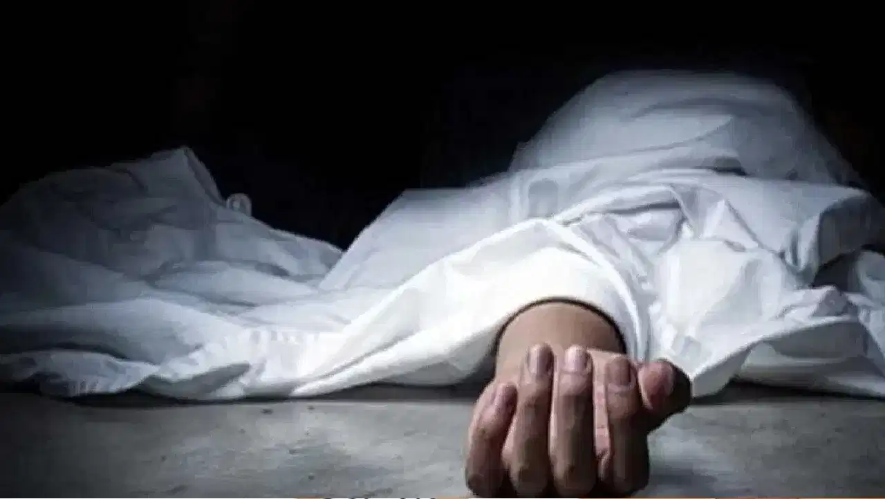 শিলেৰে মৰিয়াই প্ৰেমিকক হত্যা বিবাহিত প্ৰেমিকাৰ, তাৰ পিছত আৰক্ষীলৈ ফোন কৰি...