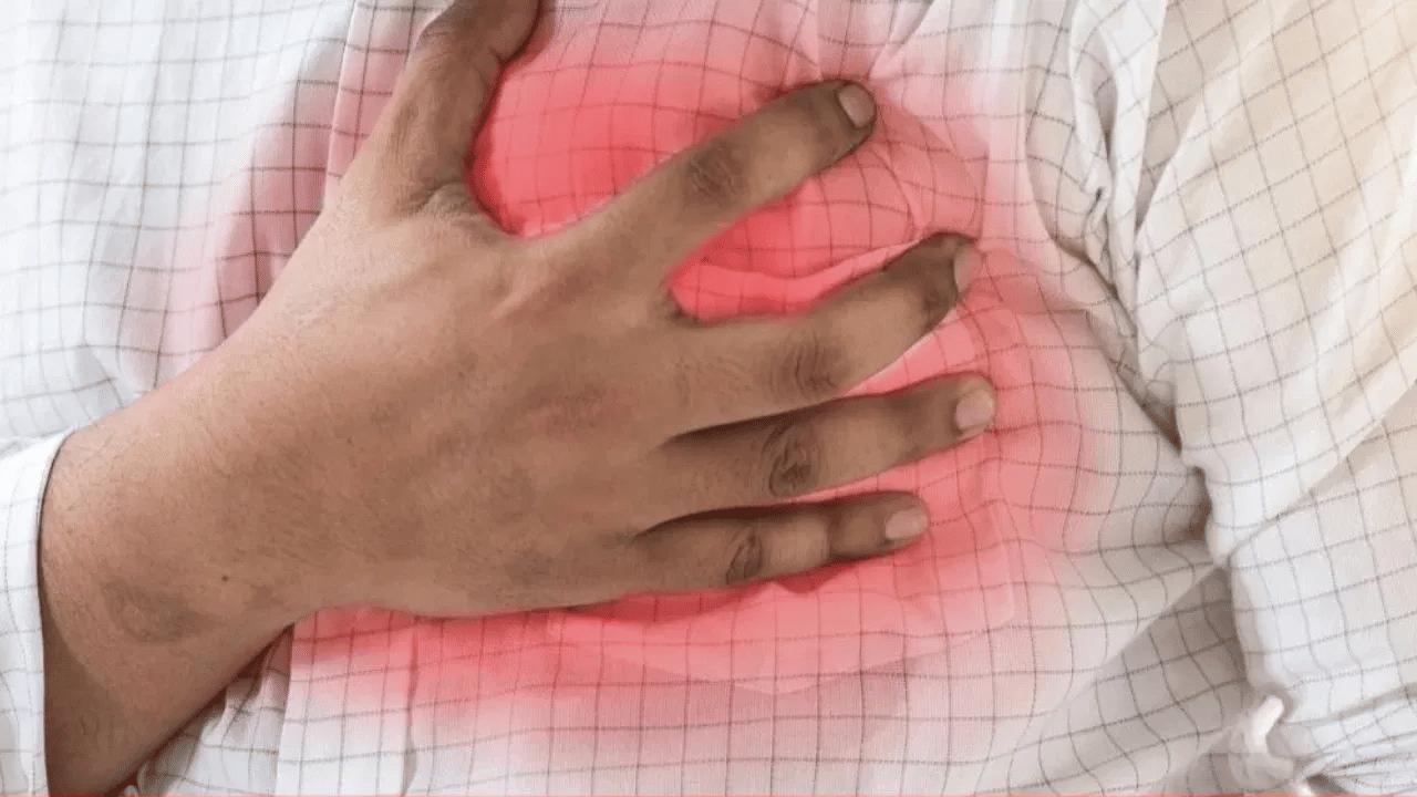 Heart attack symptoms: হাৰ্ট এটেক অহাৰ পূৰ্বে শৰীৰত দেখা দিয়ে এইসমূহ লক্ষণ, জানক বিশেষজ্ঞৰ পৰা... Heart attack symptoms: হাৰ্ট এটেক অহাৰ পূৰ্বে শৰীৰত দেখা দিয়ে এইসমূহ লক্ষণ, জানক বিশেষজ্ঞৰ পৰা...