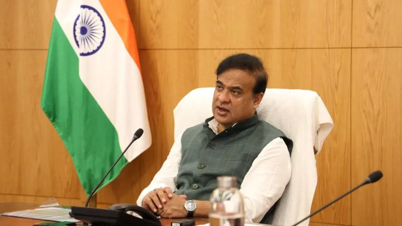 ইফালে ৰাজ্যৰ ৩.৫ লাখ ছাত্রীয়ে লাভ কৰিব নিযুত মইনা আঁচনি। ১০-১৫ অক্টোবৰৰ ভিতৰত চেকযোগে প্রদান কৰা হ’ব প্রথম কিস্তিৰ ধন। পৰৱৰ্তী মাহত বেংক একাউণ্টযোগে ধন লাভ কৰিব।