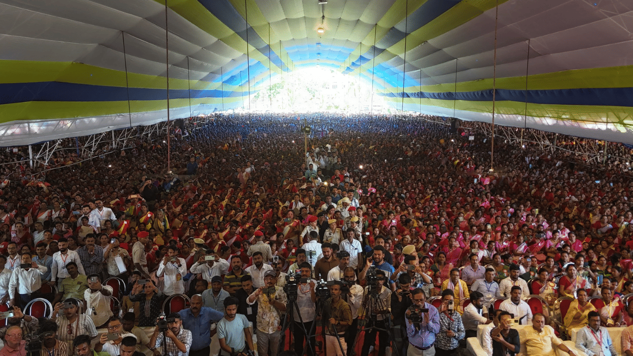 তাৰ পাছতে শৰ্মাই বিশাল জনসভা সম্বোধন কৰে। পাথাৰকান্দিৰ মুন্ডুমালা খেলপথাৰত “মুখ্যমন্ত্ৰী মহিলা উদ্যোমিতা আঁচনি'' ৰ অনুষ্ঠানত অংশ লৈ শৰ্মাই হিতাধিকাৰীসকলক চেক প্ৰদান কৰে। তাৰ পাছতে তেওঁ তিনি মহলীয়া নবনিৰ্মিত পাথাৰকান্দি মণ্ডল কাৰ্যালয় উদ্বোধন কৰে ।