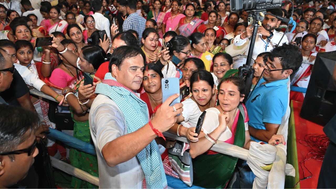মুখ্যমন্ত্ৰীয়ে জনাই যে,পাথাৰকান্দিৰ ১৬,০০০তকৈ অধিক মহিলাই মুখ্যমন্ত্ৰী মহিলা উদ্যমিতা অভিযানৰ অধীনত ১০,০০০ টকাকৈ লাভ কৰে। তেওঁ লগতে কয় যে, বৰাক উপত্যকাৰ সৰ্বাংগীন উন্নয়নৰ সপোন বাস্তৱায়িত কৰাত এই মহিলাসকল চালিকাশক্তি।