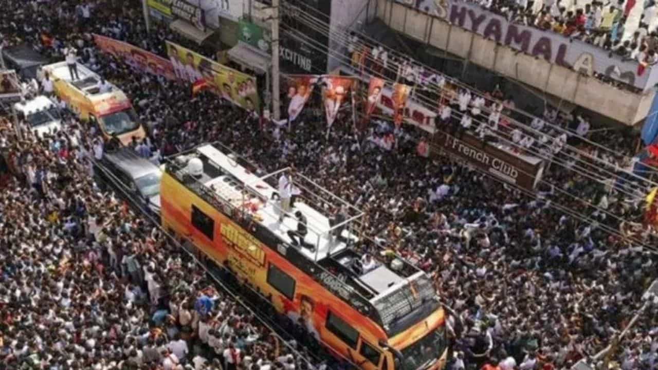 তামিলনাডুত অভিনেতা বিজয়ৰ ৰেলীত অঘটন, পদপিষ্ট হৈ ৩১ জন লোকৰ মৃত্যু