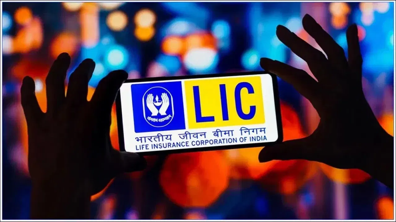 LIC নিউ এনডাউমেণ্ট প্লেন: এই আঁচনিখন বীমাতকৈ বিনিয়োগত অধিক গুৰুত্ব দিয়াসকলৰ বাবে। ই সঞ্চয় আৰু নিৰাপত্তা দুয়োটা প্ৰদান কৰে। ই কম বিপদজনক পৰিকল্পনা যিয়ে নিৰ্দিষ্ট ৰিটাৰ্ণ আৰু বোনাছ প্ৰদান কৰে। যদি আপুনি নিশ্চিত ৰিটাৰ্ণৰ সৈতে নিৰাপদ বিনিয়োগ বিচাৰিছে, তেন্তে এই পৰিকল্পনা আপোনাৰ বাবে একেবাৰে উপযুক্ত।