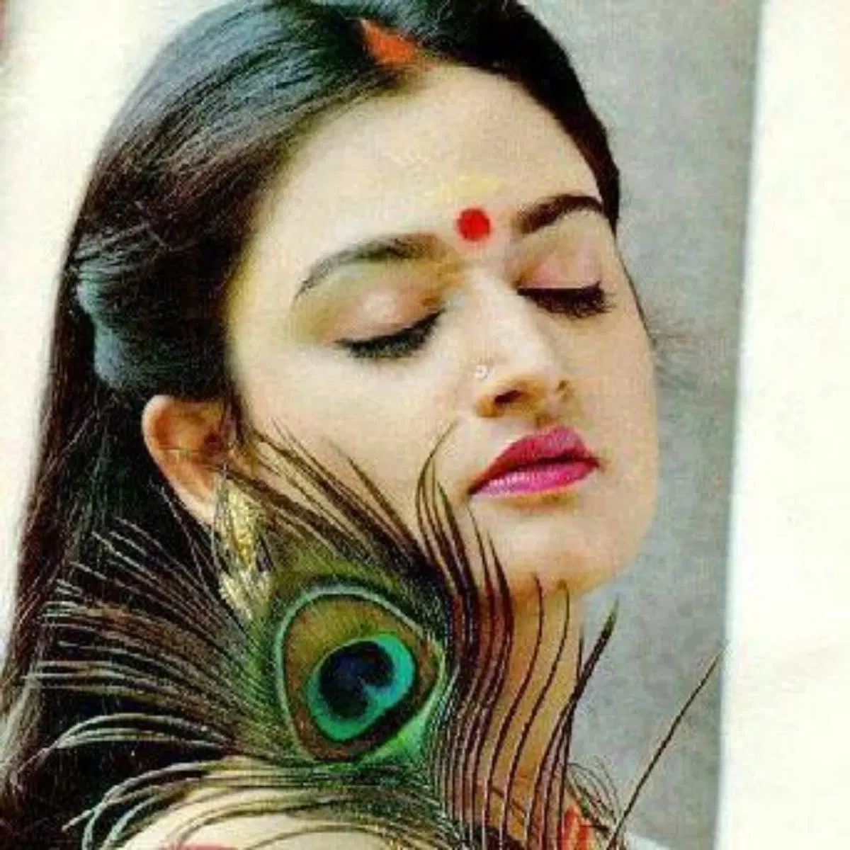 অভিনেত্ৰীগৰাকীয়ে প্ৰকাশ কৰে যে, তেওঁ সাতবাৰ চৰম পন্থা লোৱাৰ চেষ্টা চলাইছিল। কিয় তেনে কৰাৰ কথা ভাবিছিল কোনো ধাৰণা নাছিল। আনকি এই বিষয়ত এজন জ্যোতিষীৰ সহায় বিচাৰিছিল।