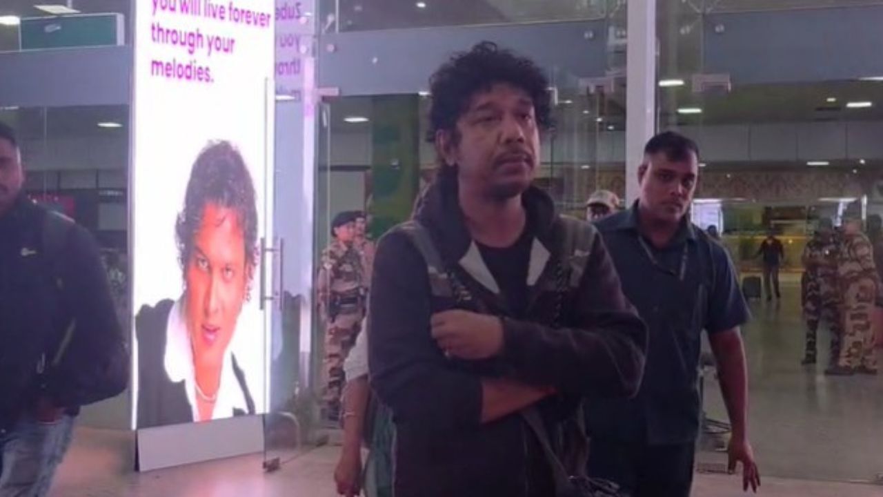 গুৱাহাটীত উপস্থিত হৈছে কণ্ঠশিল্পী অংগৰাগ পাপন মহন্ত। জুবিন গাৰ্গক অন্তিম শ্ৰদ্ধাঞ্জলি জনাবলৈ অসমলৈ আহিছে পাপন।